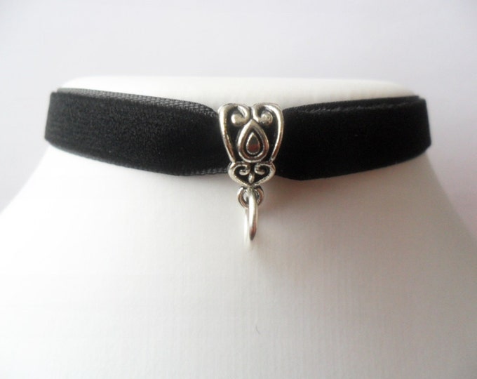 Empty Velvet choker necklace with NO pendant and a width of 3/8" black (add your own pendant)