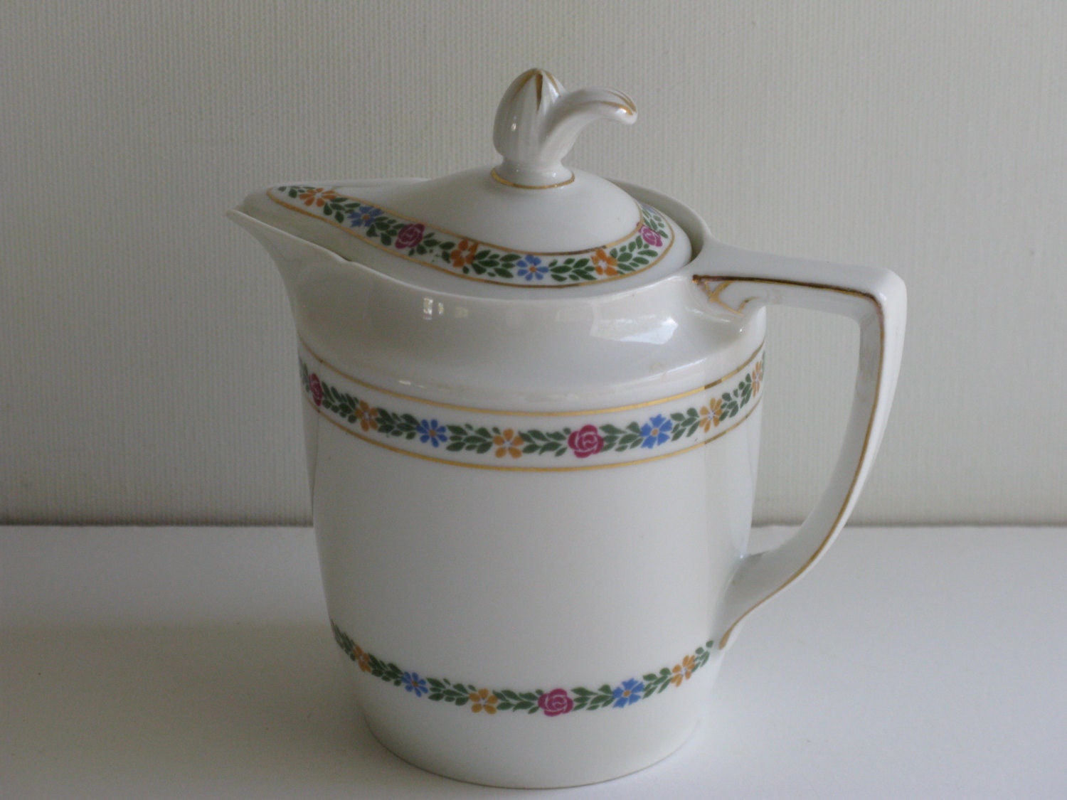 PORCELAIN CREAMER/Made in GERMANY/Creamer w Lock on Lid/White