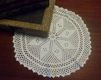 Beautiful Hand Crocheted Whit Doily, 13 Inch Diameter