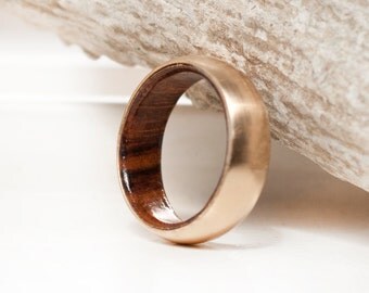 Mens Wedding Band 10K Gold Wood Lined Ring - Staghead Designs