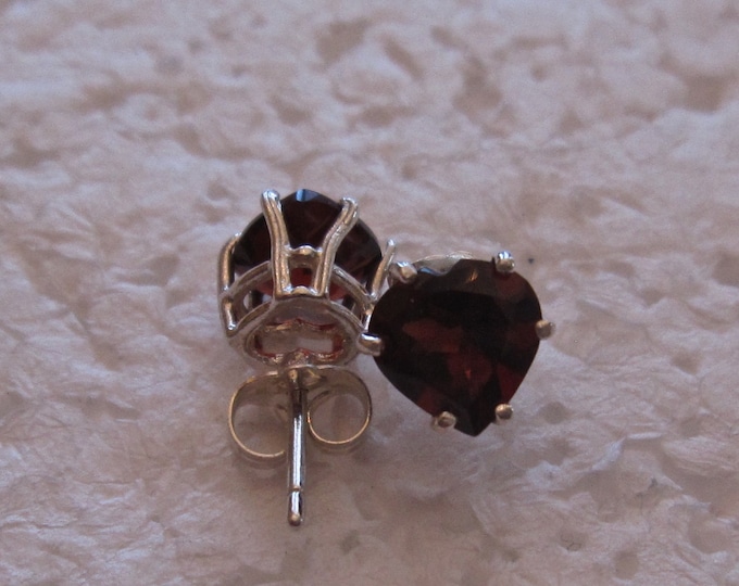 Garnet Heart Studs, 7mm Heart, Natural, Set in Sterling Silver E758