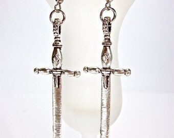 Kingsley Ryan - Orecchini a bottone rotondi con croce in argento sterling