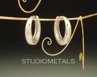 White Gold Huggies, 14K White Gold Hoop Earrings, Small Gold Hoops, Hinged Hoop Earrings, Mens Hoop Earrings, 13 mm, E571