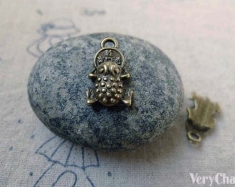 10 pcs of Antique Bronze Lucky Money Toad Frog Charms 11x17mm A6246