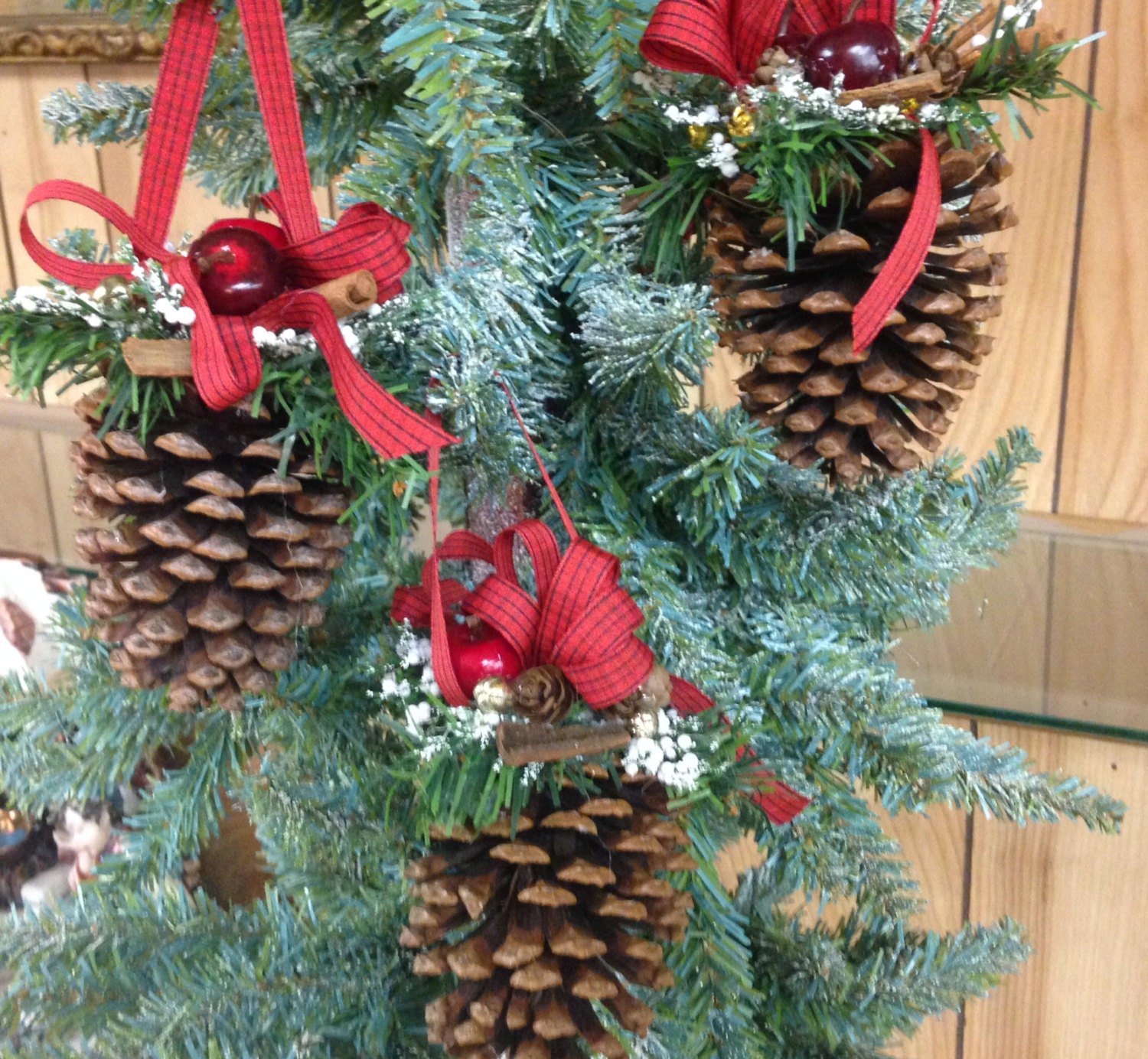 Christmas Ornament -Holiday Decoration - Pinecone - Ornament set - Gift Idea