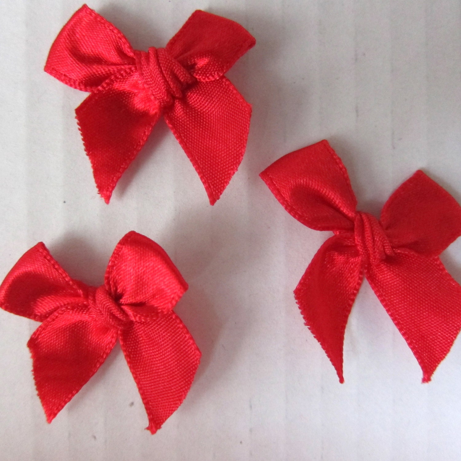 50 Bows 1 x 1.5 satin mini bows in red by AmadeusCoutureSupply