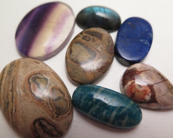 Lot of 7 beautiful and medium size cabochons, wholesale
