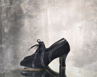 1920s Shoes Black Suede Lace Up Pumps size 7