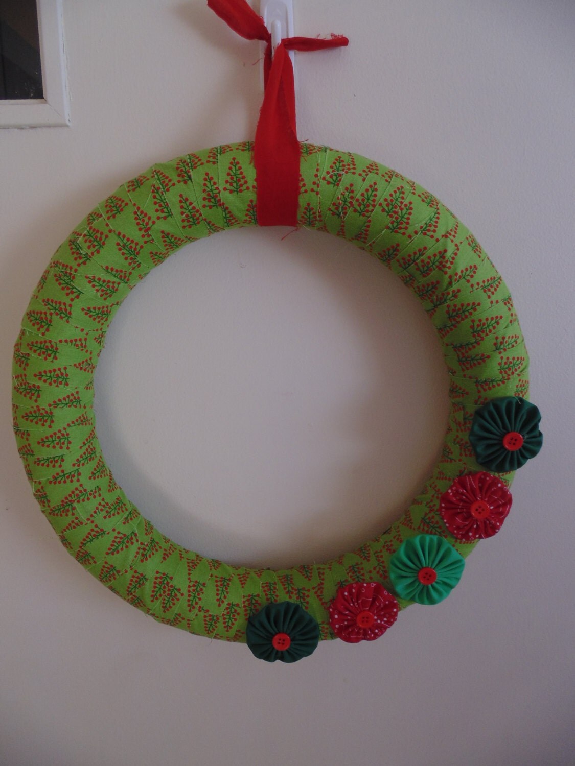 14 inch Christmas Fabric & Yo Yo Wreath