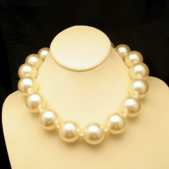 Vintage Faux Pearls Necklace Extra Large Chunky Beads Striking