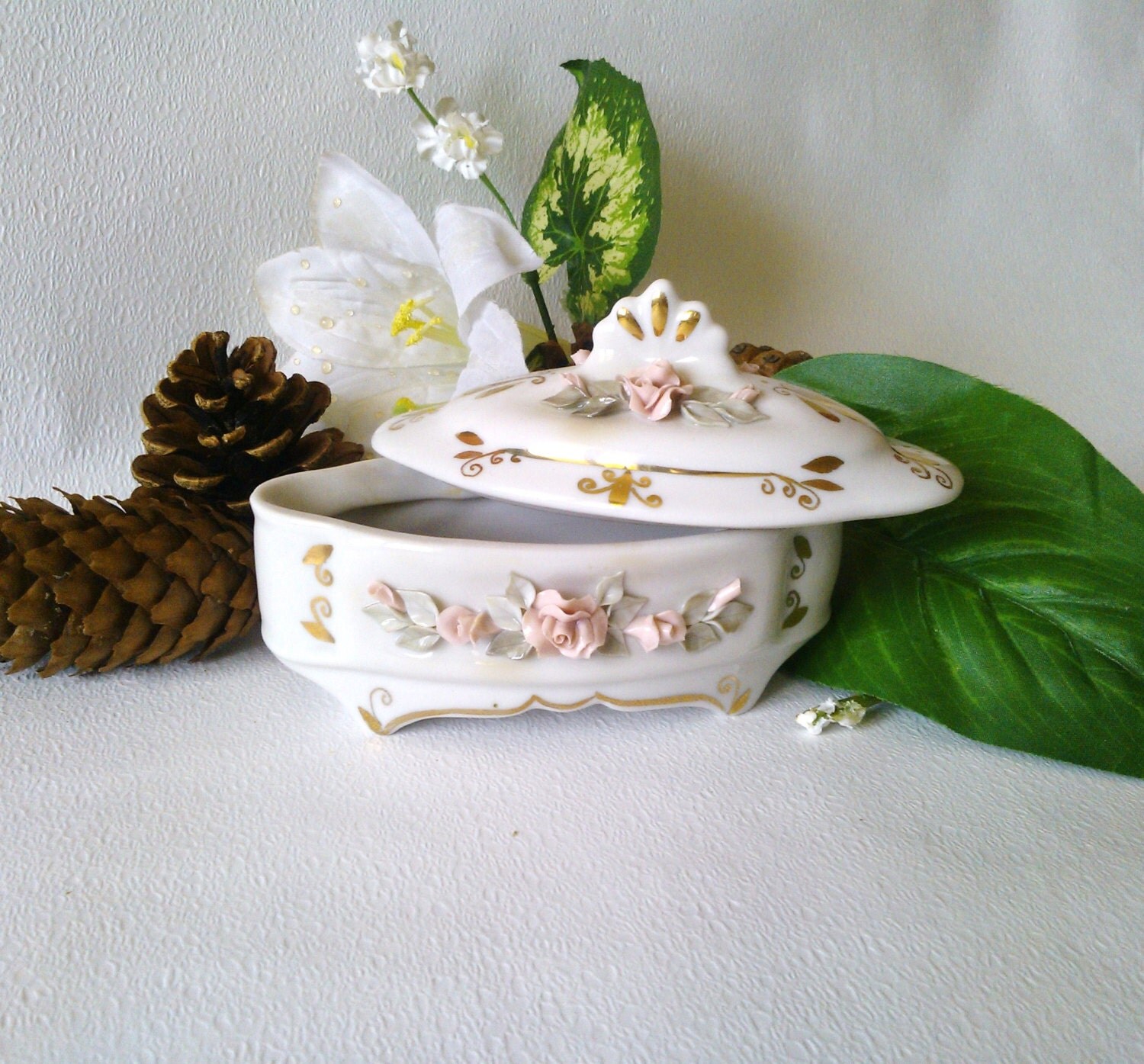 Vintage Porcelain Jewelry Box with roses / Vintage by YonniVintage