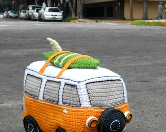 Pattern Surf Van amigurumi. By Caloca Crochet.