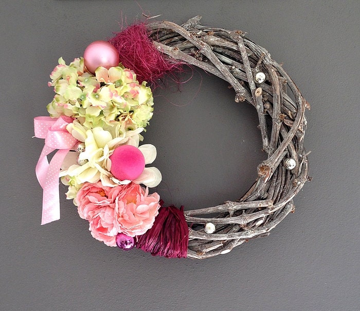 Color Christmas Winter Grapevine Wreath