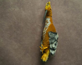 Wiederhopf bird, fabric sculpture, Textiel type,.