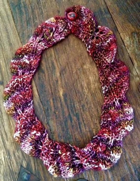 Knit pattern for necklace with beads
