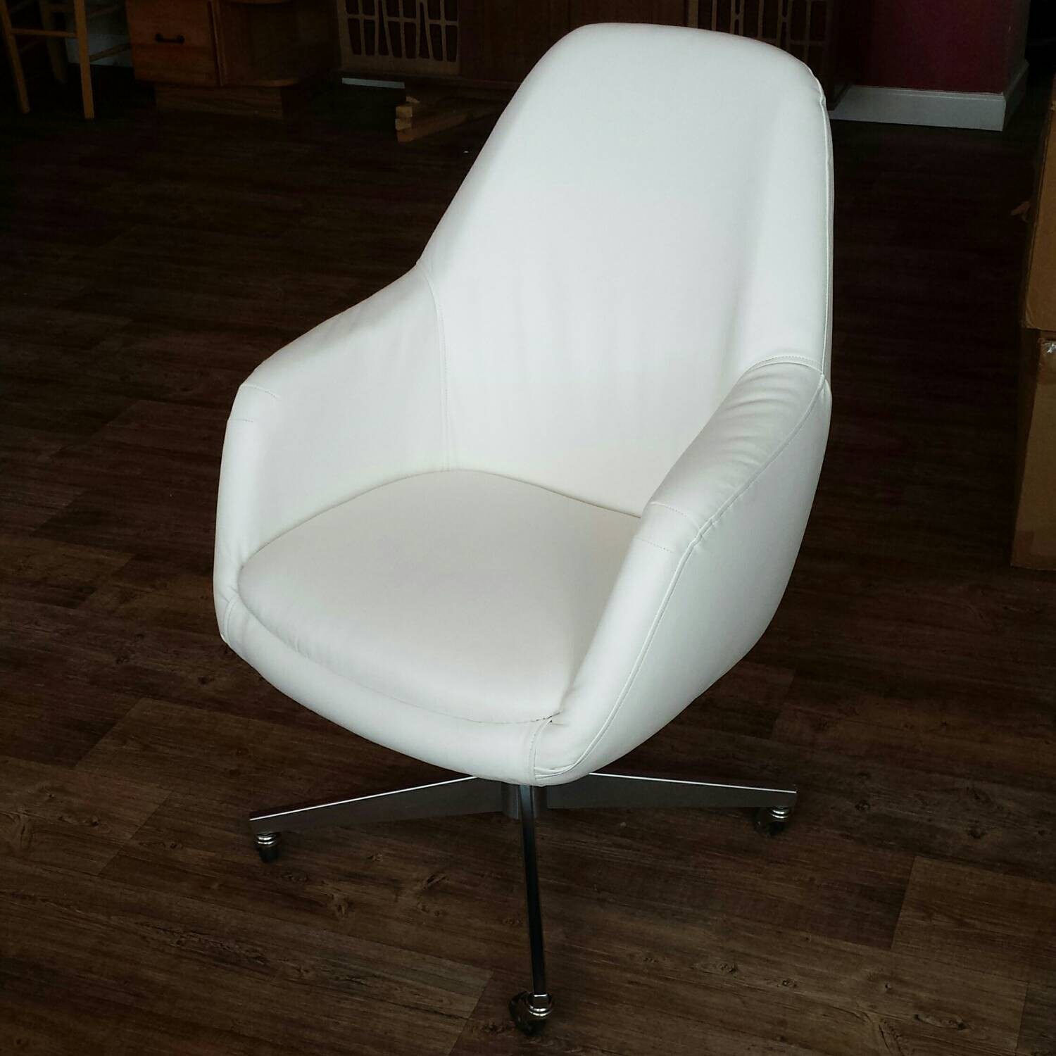 Mid Century Modern White Leather Egg Chair! – Haute Juice