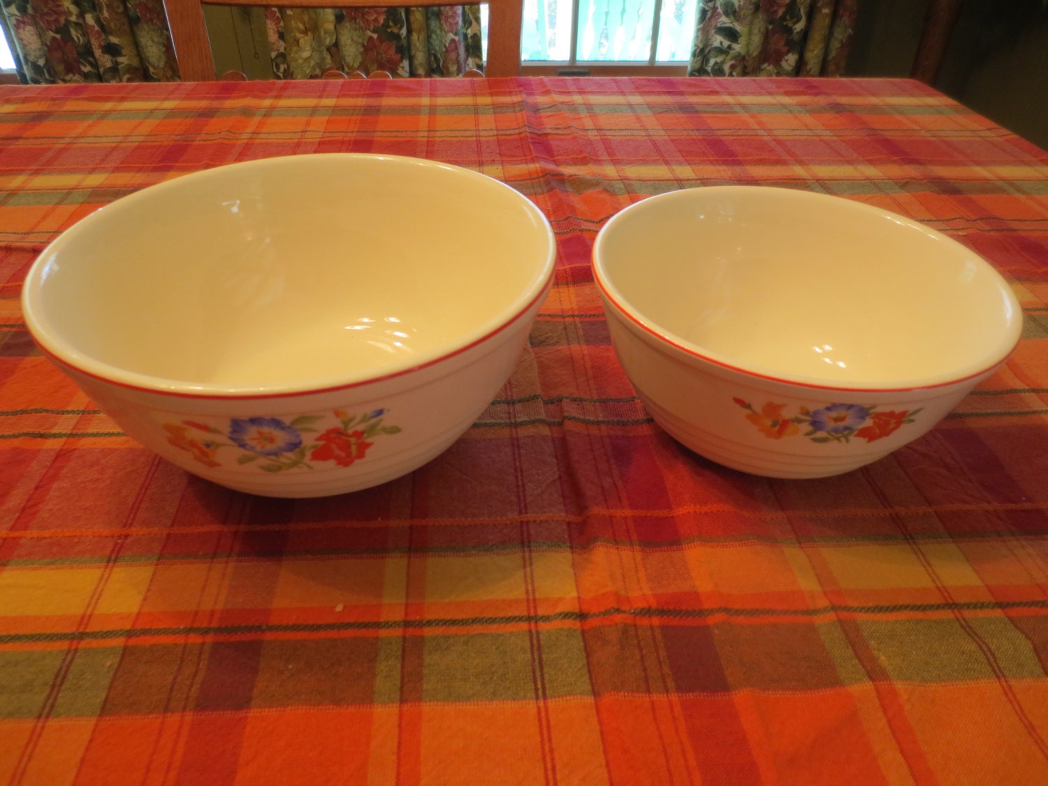 Universal Cambridge potteries Morning Glory Set of 2 Mixing