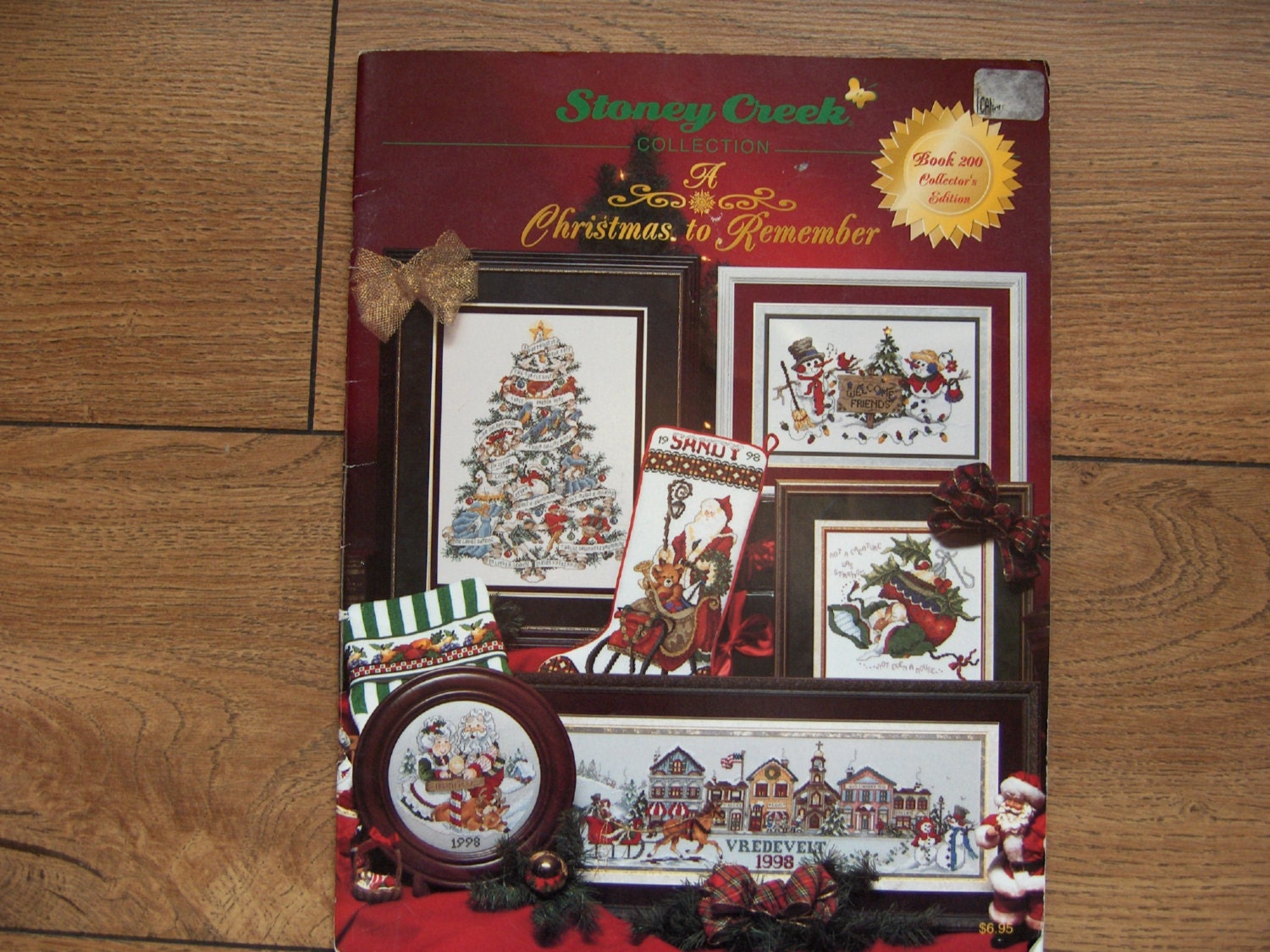 1998 stoney creek cross stitch A Christmas To Remember. santa