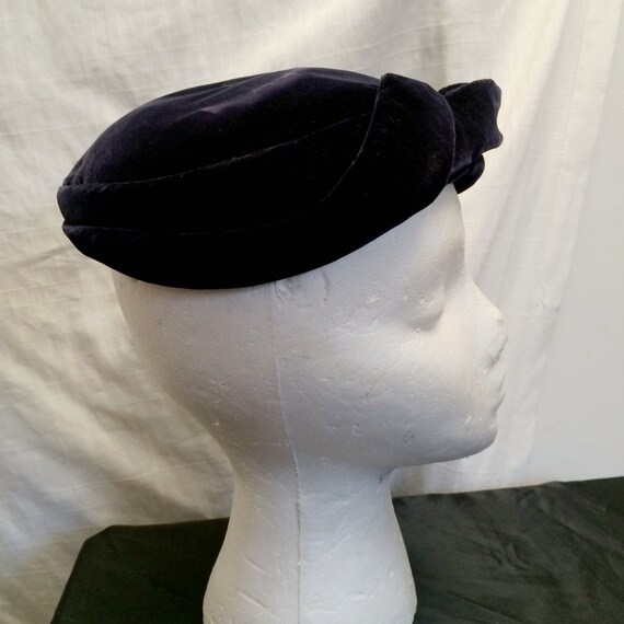 Vintage 1940s Black Velvet Lorie Cocktail Hat
