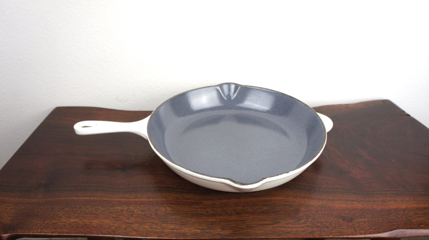 Vintage Le Creuset 10.5 Cast Iron Skillet 26 White