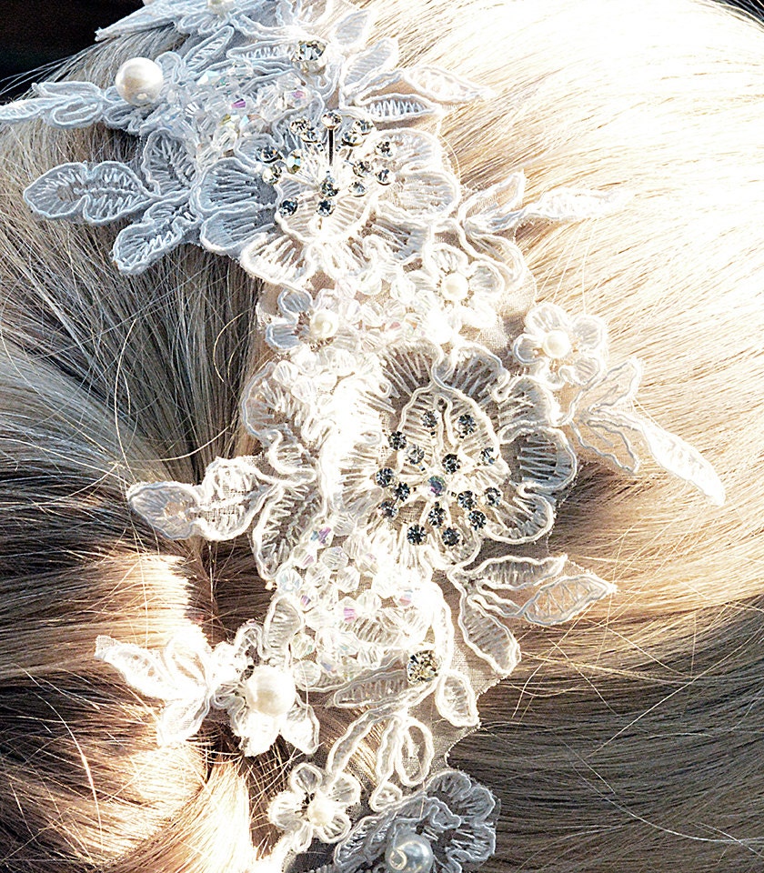 Vintage wedding lace hair piece. Bridal lace hair comb.