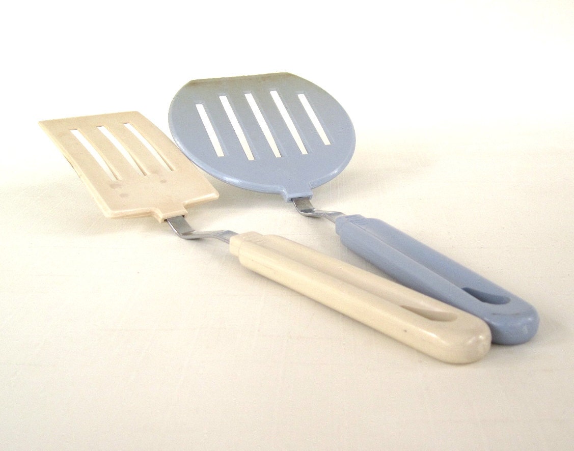 Plastic Spatulas possibly Ekco Blue Gray Ivory Nylon Round
