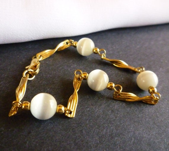 Cat's Eye Bracelet White Cat's Eye Bead by MaisonChantalMichael