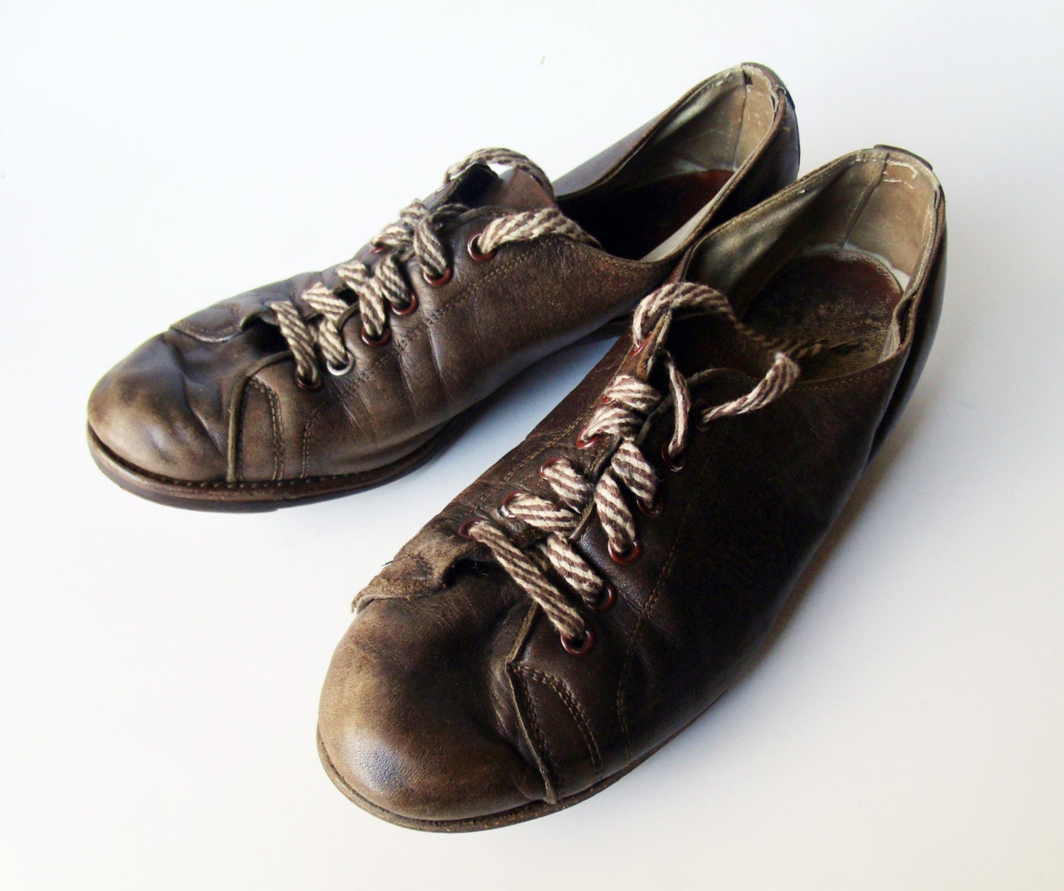 Vintage Worn Ladies’ Leather Bowling Shoes, Measure 9 1/2″ Toe to Heel