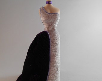 Dressed Porcelain Mannequin, One Inch Dollhouse Miniature