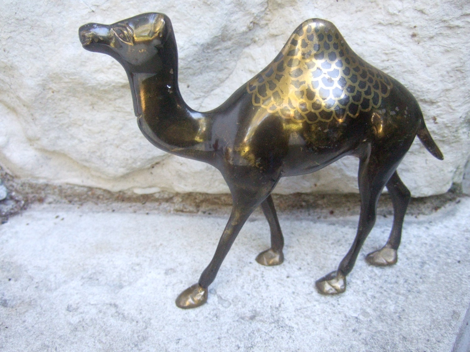 metal camel statue