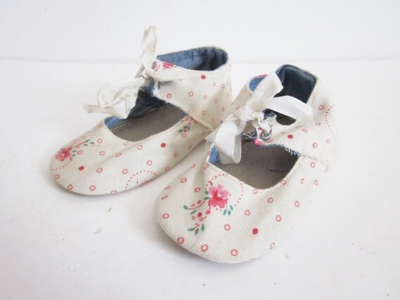 Vintage french baby shoes Fabric Slippers 1950 by 5LittleCups