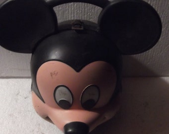 Vintage Mickey Mouse lunch box with thermos, in very good contidion