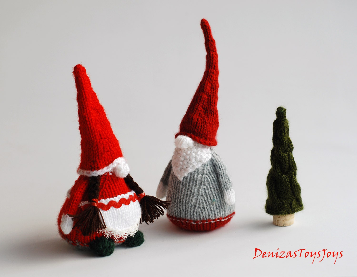 Download Сouple of Gnomes PDF knitting patterns. Christmas Ornament.