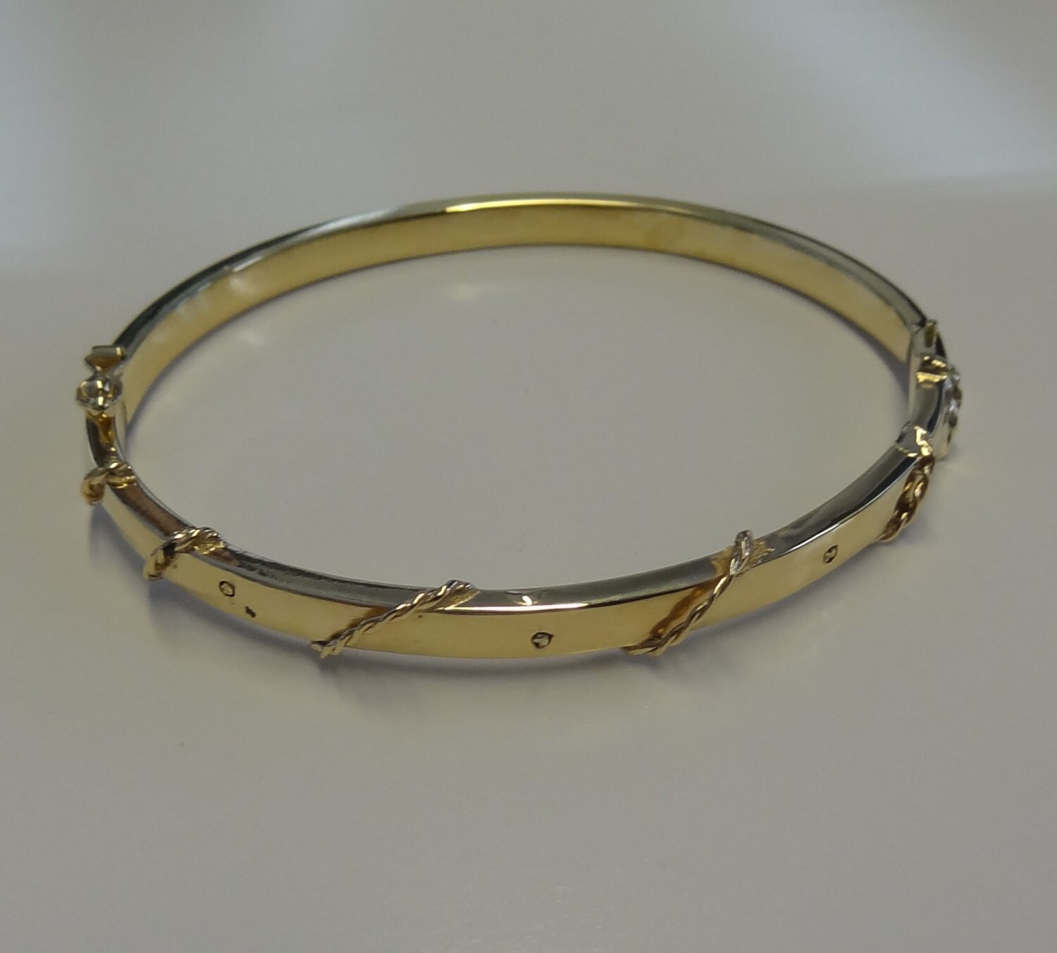 Vintage Solid 14k Yellow Gold Hinged Bangle Bracelet by LEJeweler