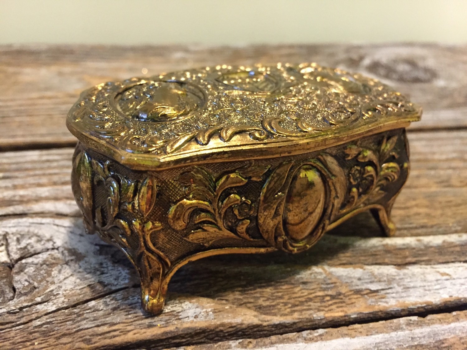 Vintage Bright Gold Metal Jewelrytrinket Box Red Velvet