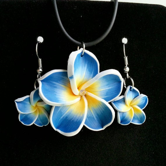 Hibiscus necklace and earrings set, polymer clay. Blue and yellow flower.