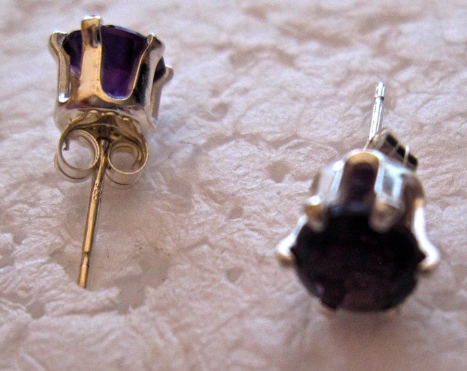 Amethyst Stud Earrings, 6mm Round, Natural, Set in Sterling Silver E720