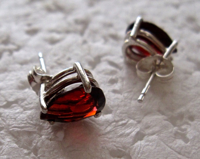 Red Garnet Studs, 10x7mm Pear, Natural, Set in Sterling Silver E730