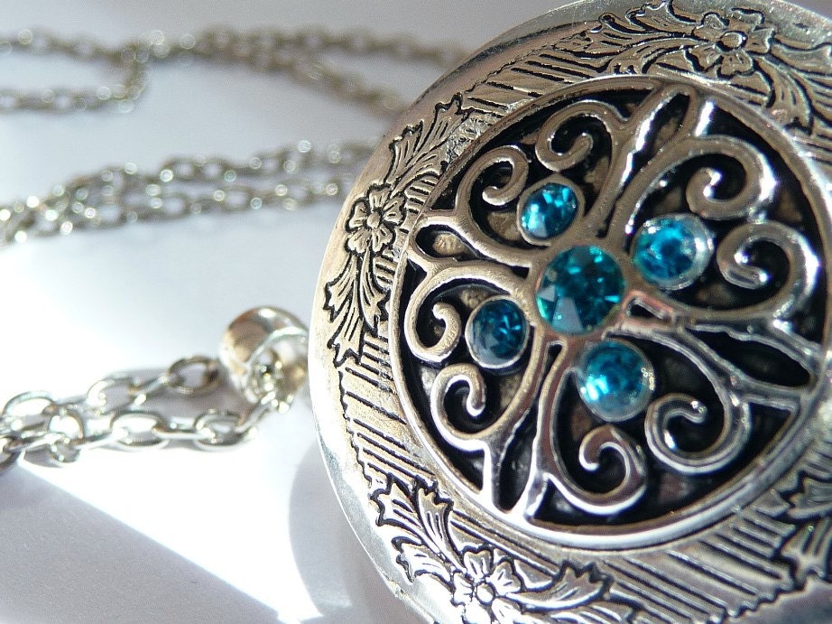 Celtic LOCKET NECKLACE Vintage photo locket jewelry. Silver