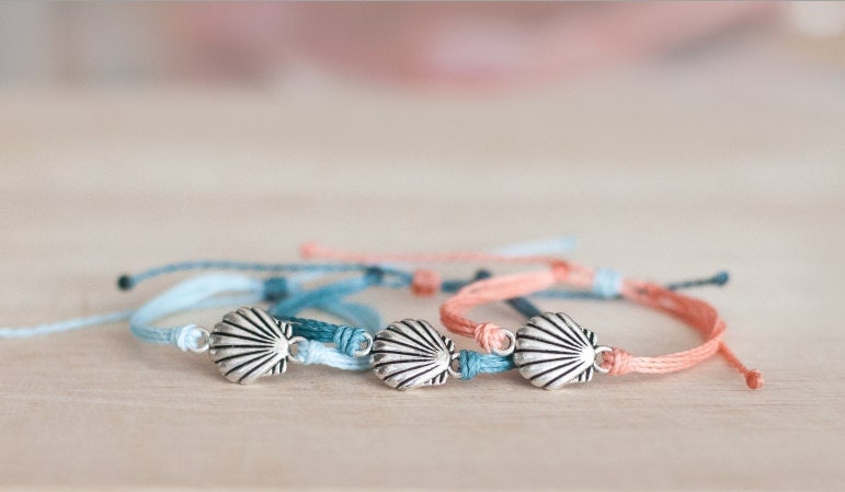 Seashell charm bracelet stretchy *** orange main image 1