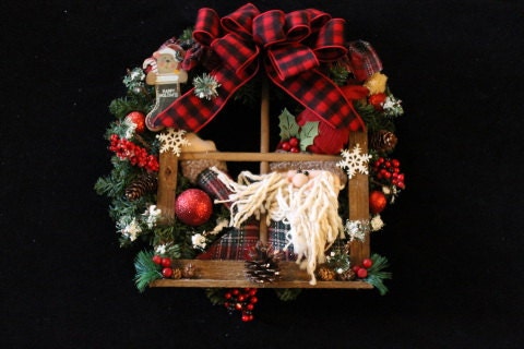 SANTA'S SEASON Christmas Wreath Wall and Door Decor