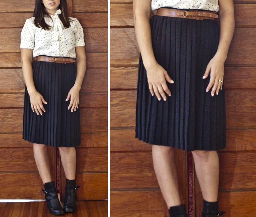 ACCORDION PLEATED Skirt // Midi Length // by DollDizzyVintage