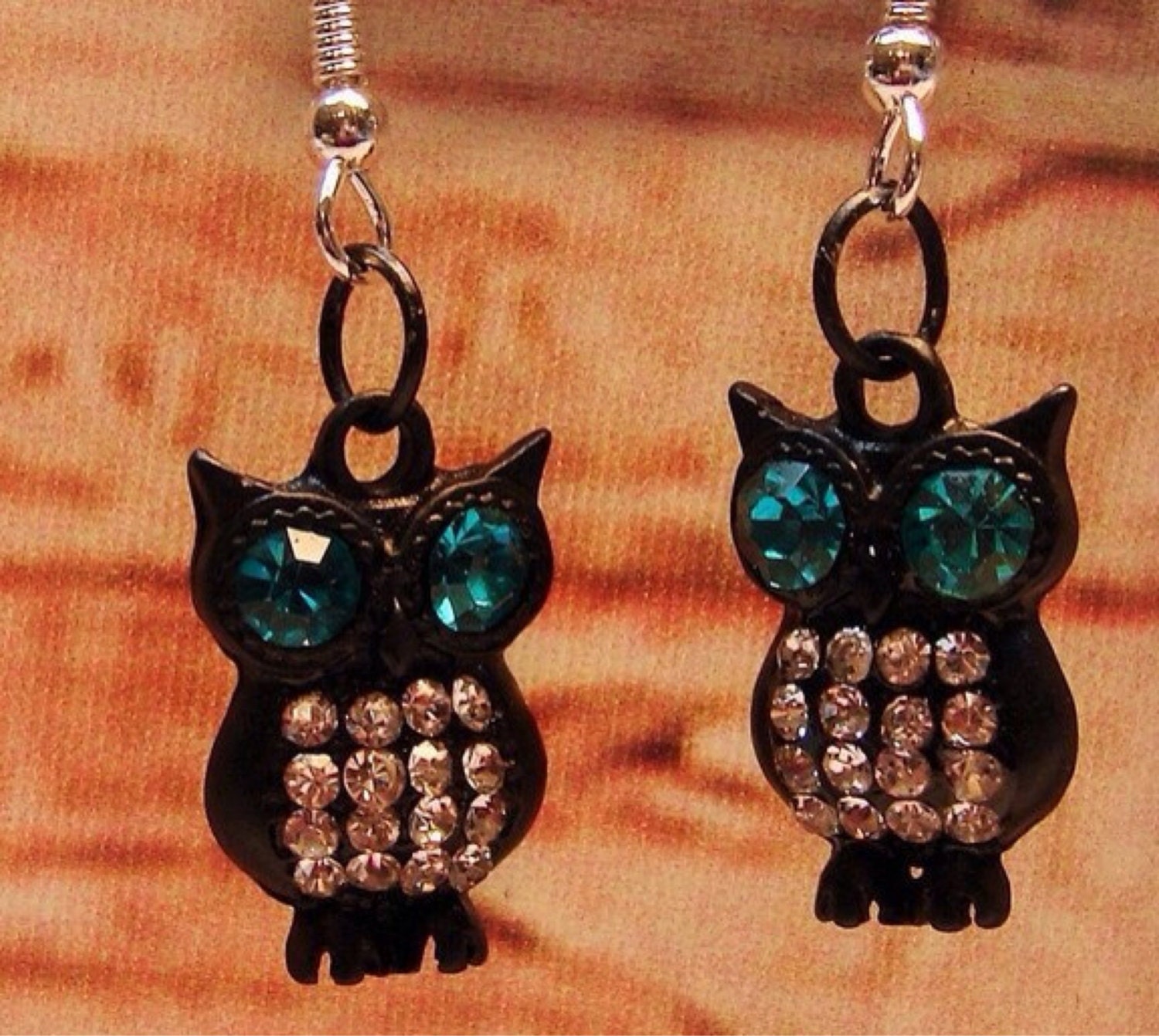 Cute owl earrings by VINYLandBOWS on Etsy