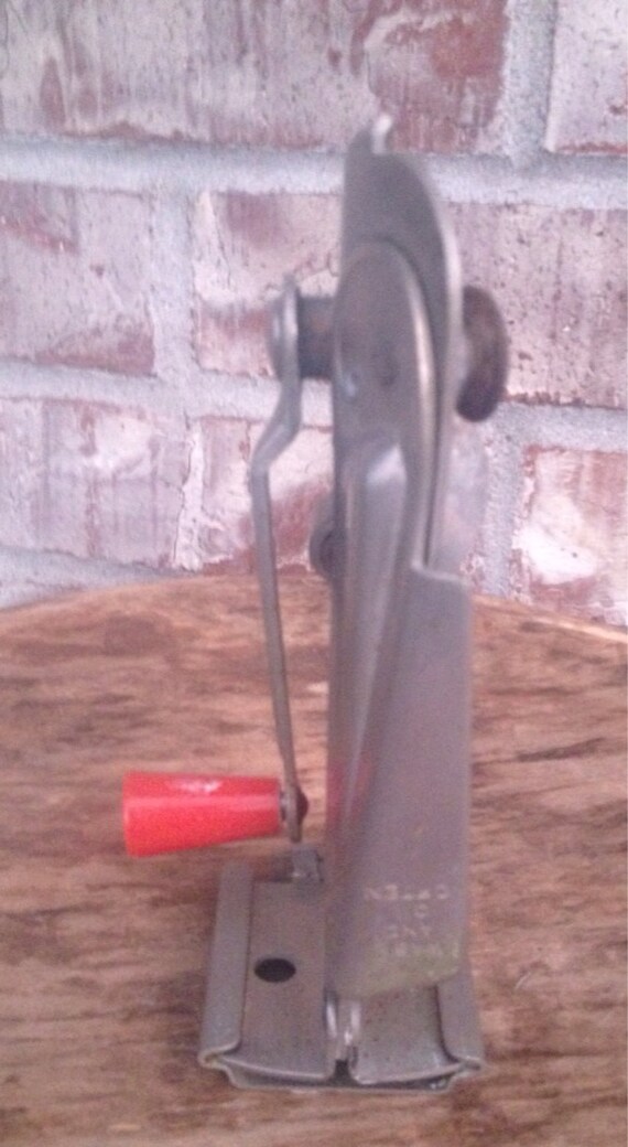 Vintage Canmaster / Swing Away Manual Can Opener Retro
