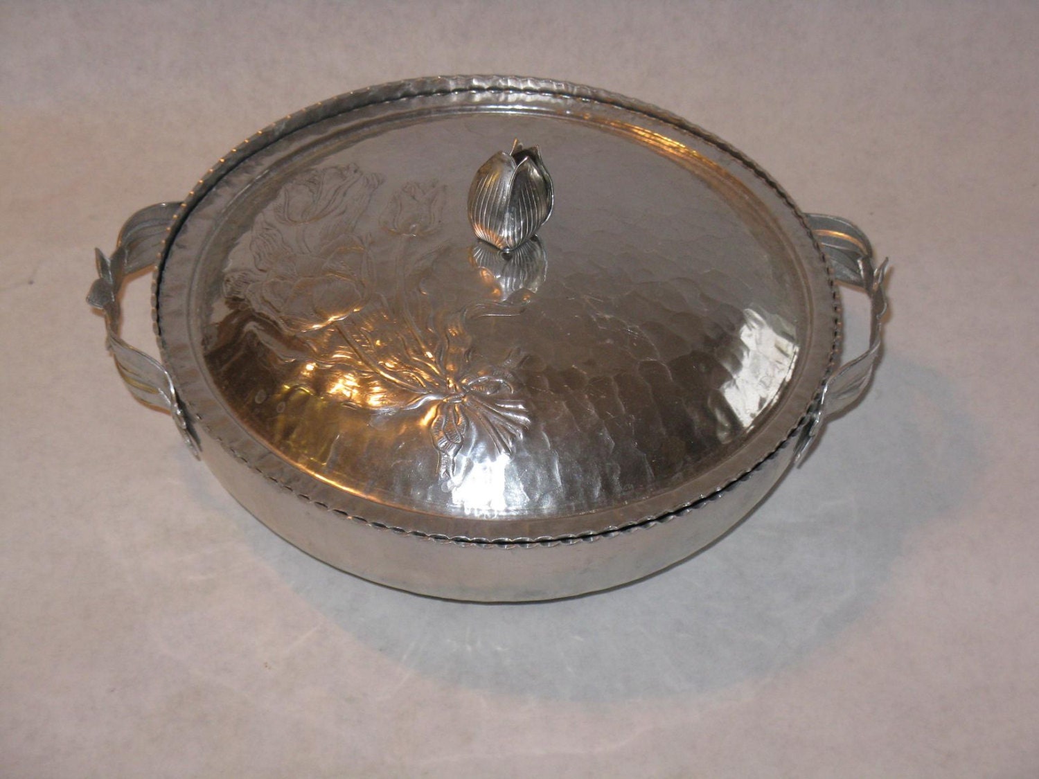 Hammered aluminum serving casserole dish bowl tulip design