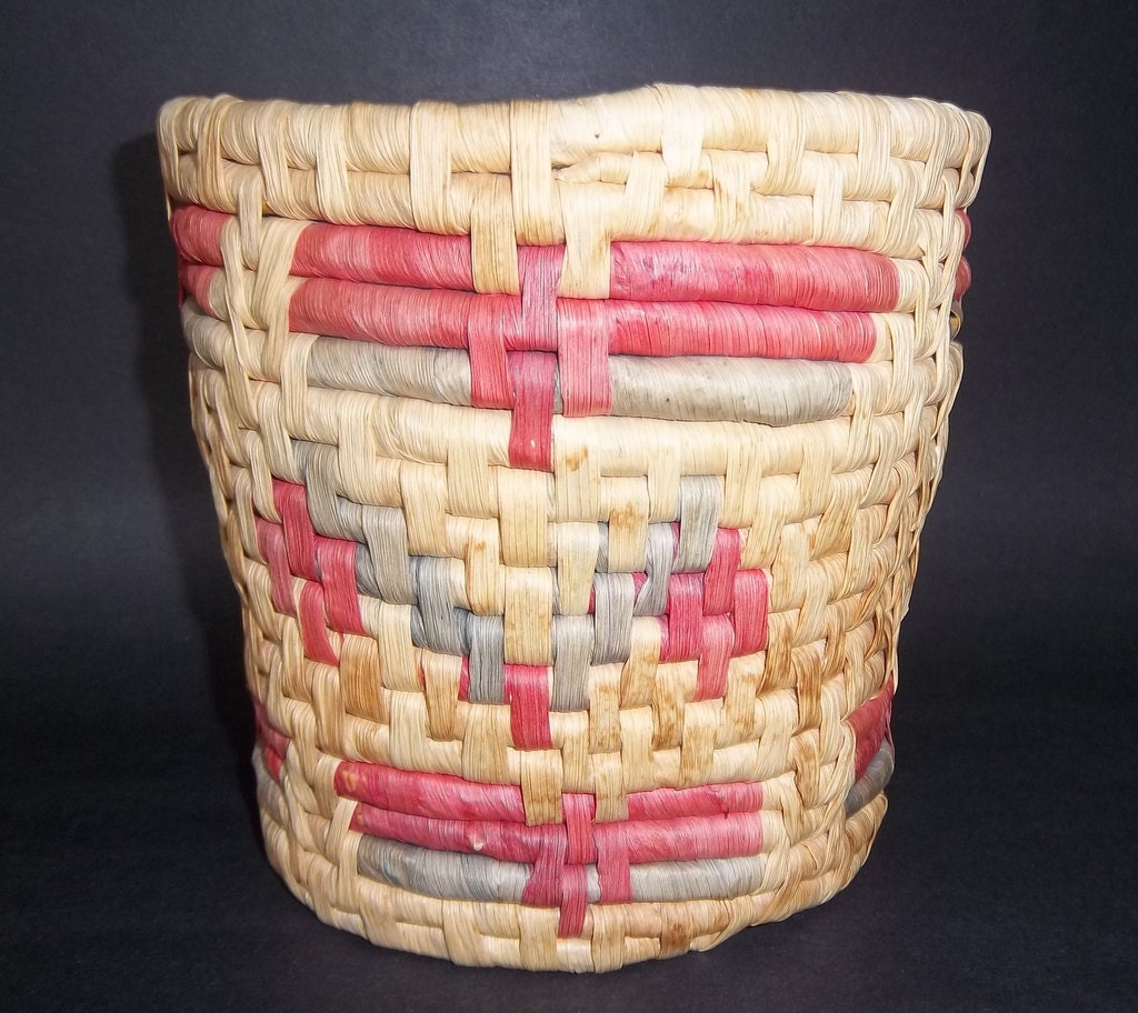 NATIVE AMERICAN BASKET Indian Vintage Red Green Grass Reeds