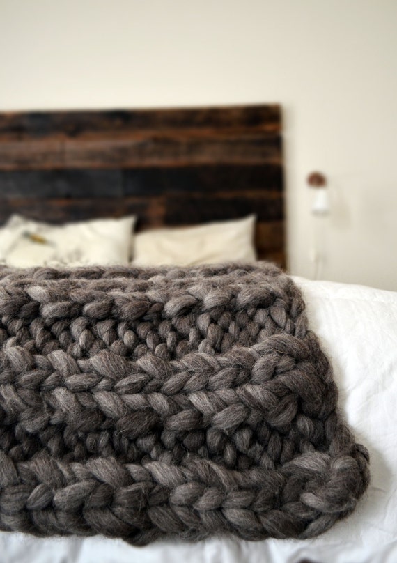 Super Chunky Knit Throw Blanket Dark Gray Wool by MadaileinDay