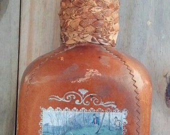 man black vintage bottle opener Wrapped / Scene Hunting with Leather F561 Bottle / Old Bottle / man black vintage bottle opener Wrapped / Scene Hunting with Leather F561 Bottle / Old Bottle /