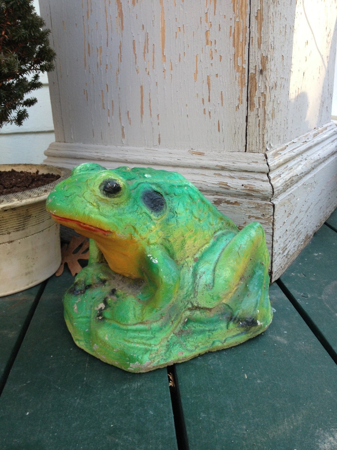 Cast stone garden ornament frog