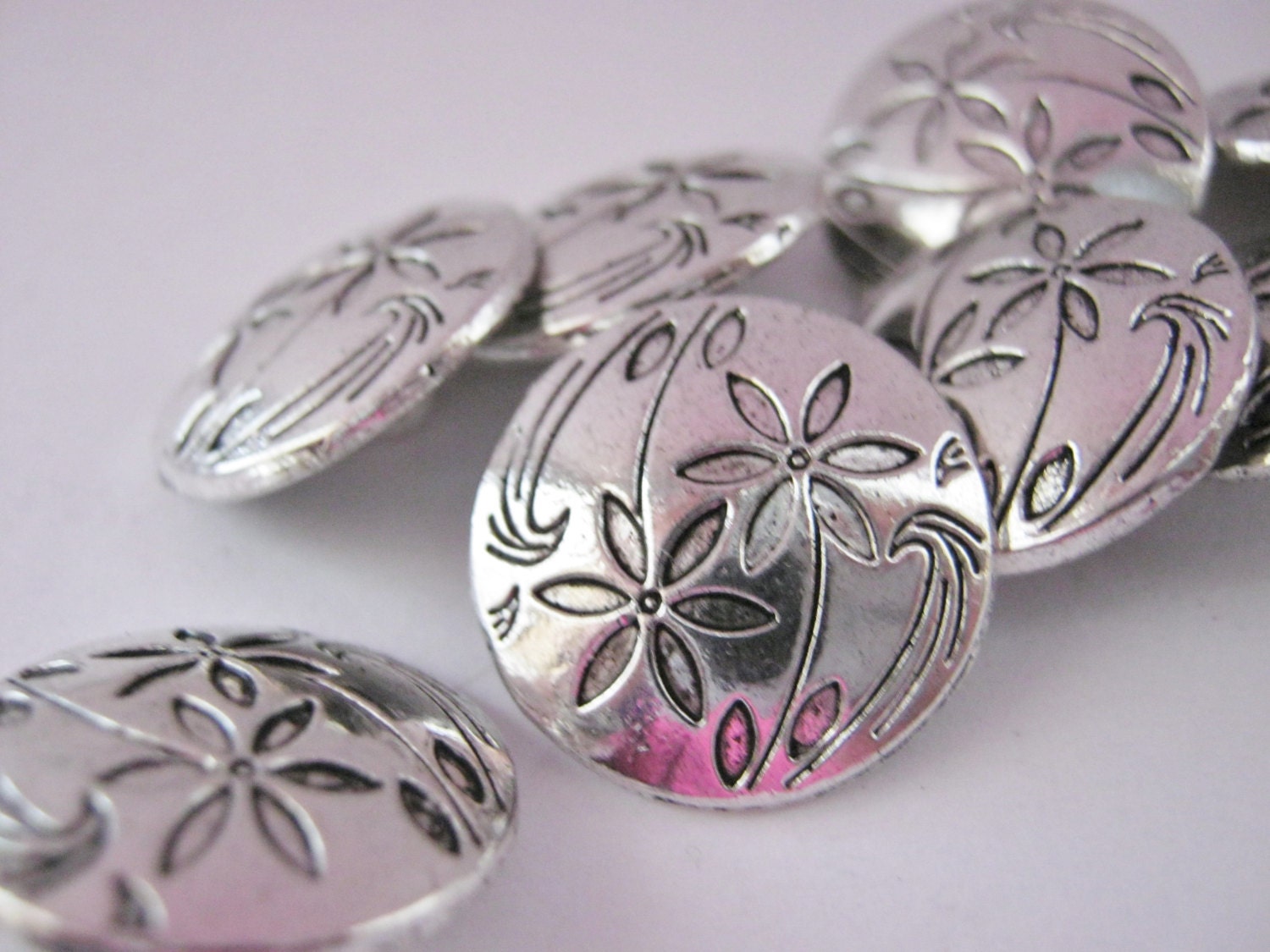 6 Metal Shank Flower Buttons 18mm 6/8 Silver Floral